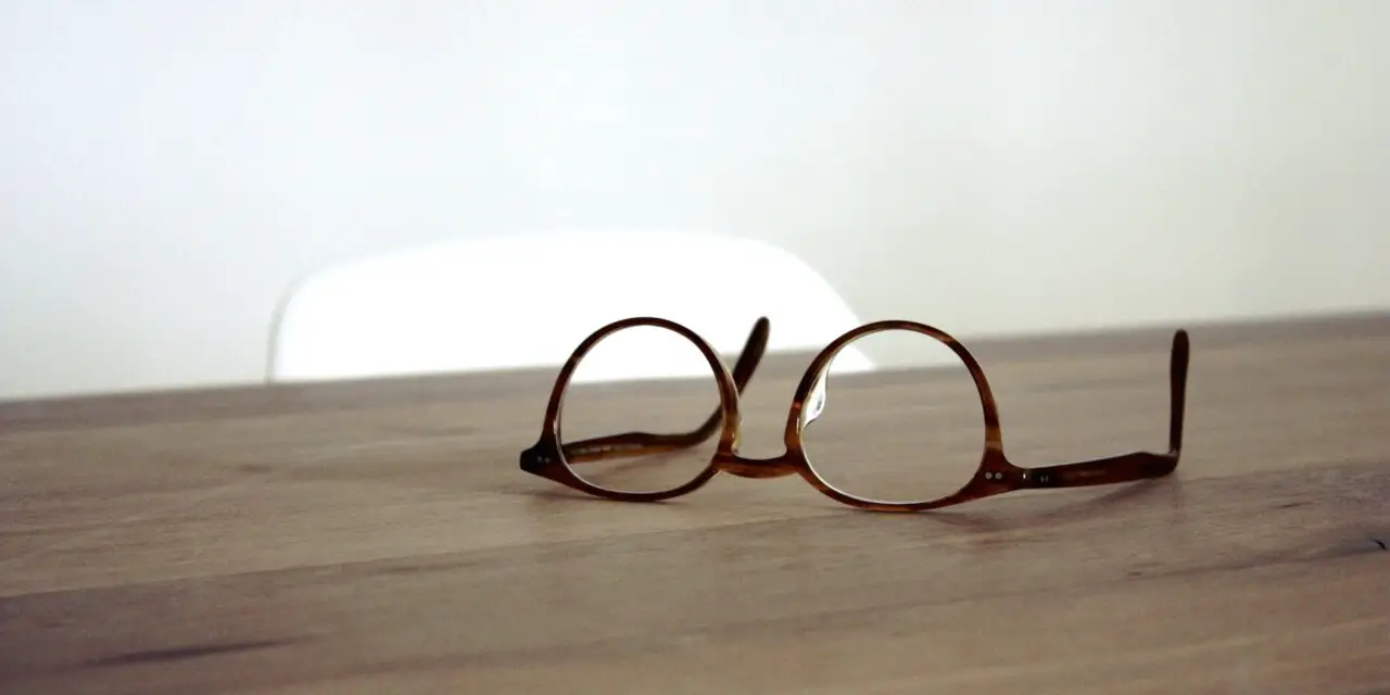 Do Glasses Make Your Eyes Look Smaller?