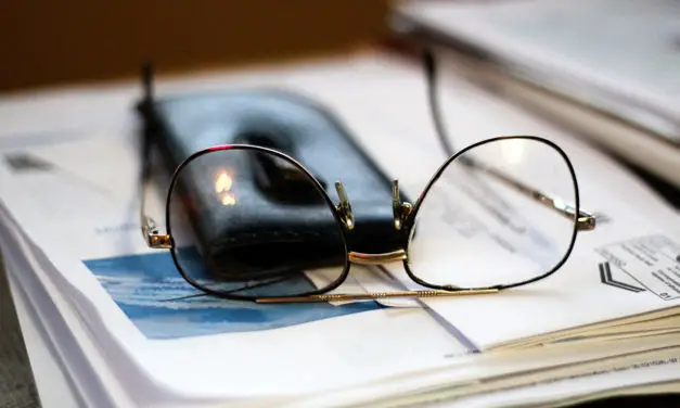 Are Blue Light Glasses the Same as Anti-Glare?