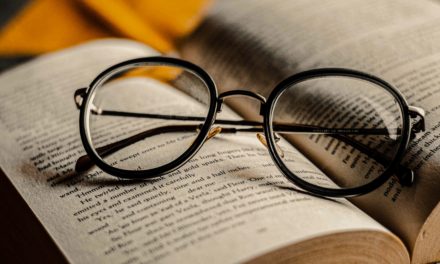 How do I Know if I Need Reading Glasses? 5 Indicators You Might
