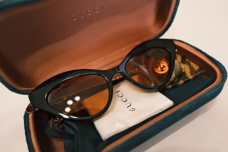 Do Gucci Glasses Come with a Case? Glasses and Sunglasses