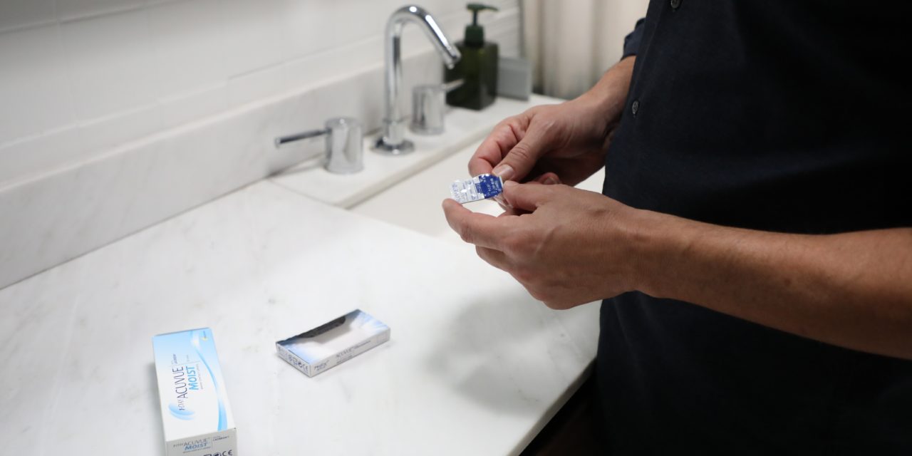 7 Best Contact Lenses for Those of Us with Dry Eyes